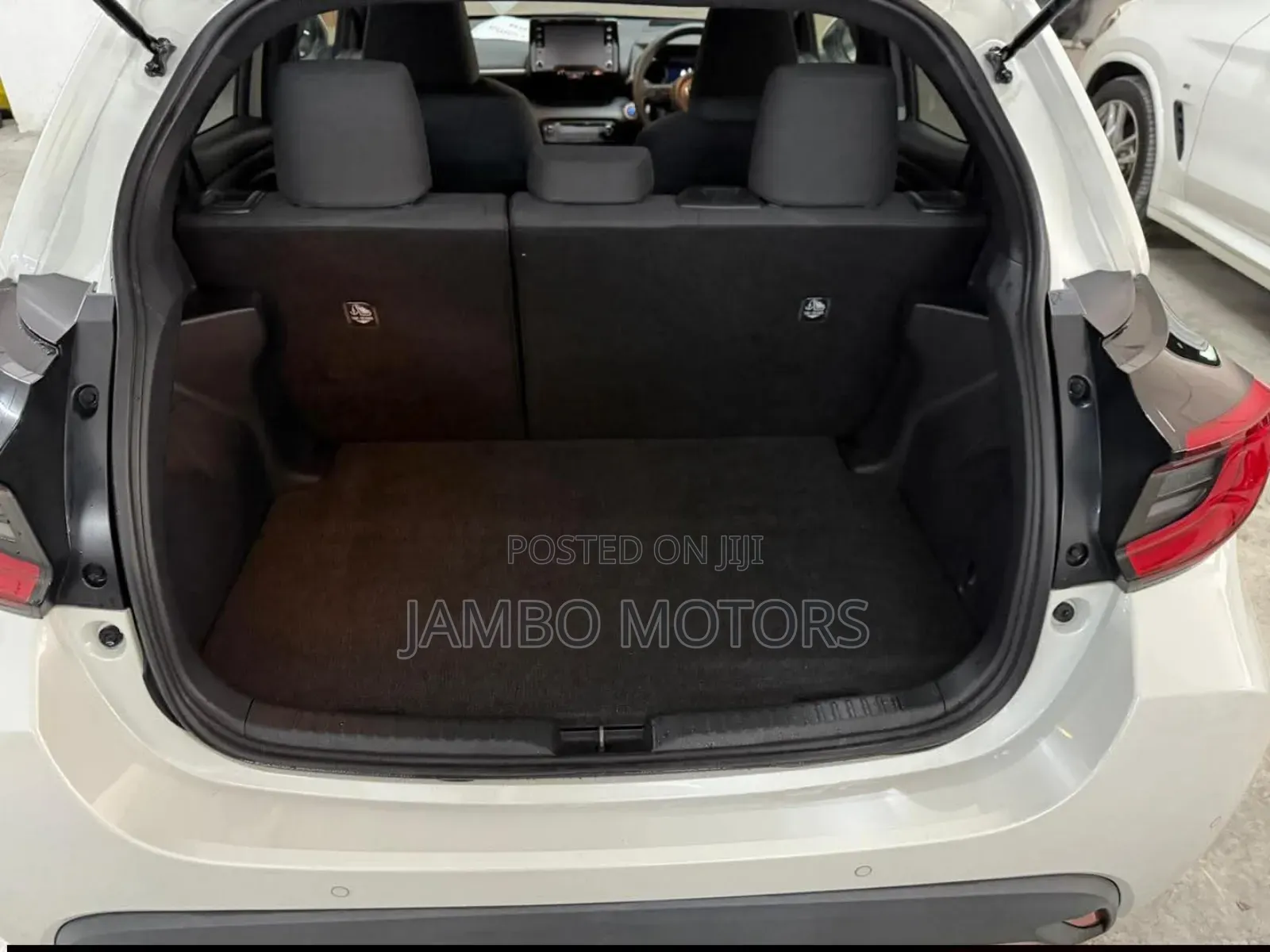 Toyota Yaris 1.5 Sedan LE 2020 White