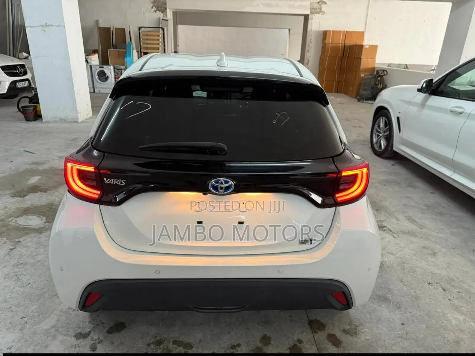 Toyota Yaris 1.5 Sedan LE 2020 White