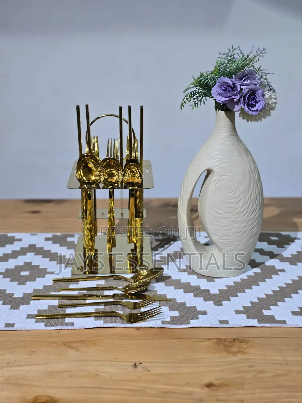 30pcs Premium Gold Cutlery Set With Stand