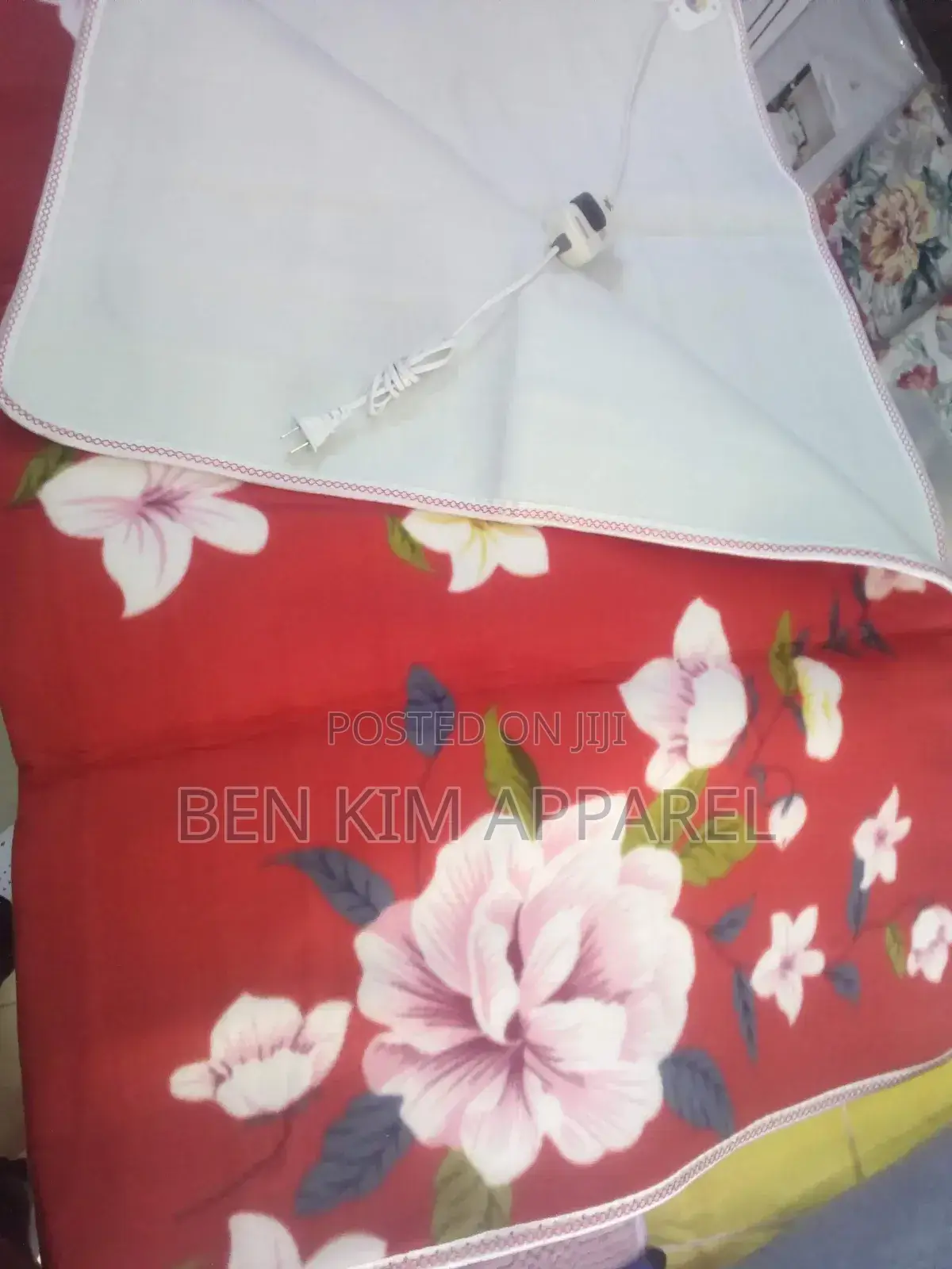 Red White Flowers Electric Heated Blanket 120cms by 150cms Flower's