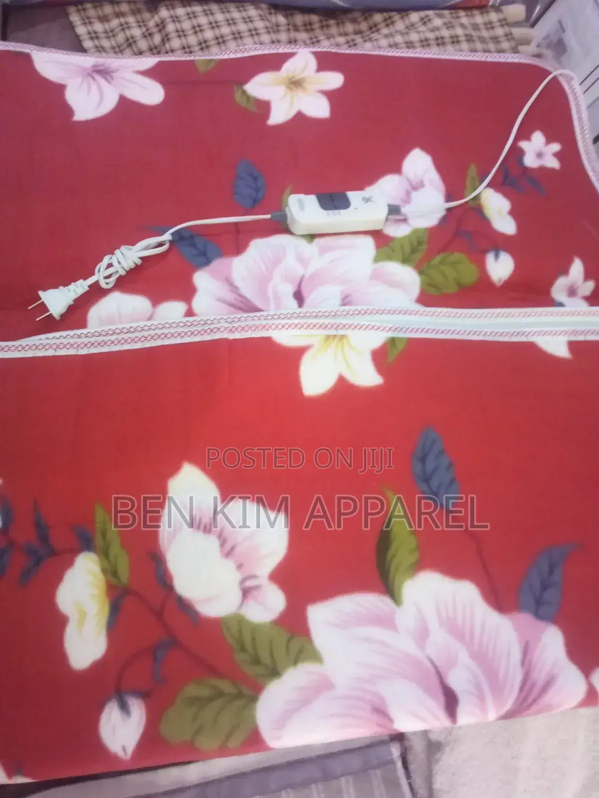 Red White Flowers Electric Heated Blanket 120cms by 150cms Flower's