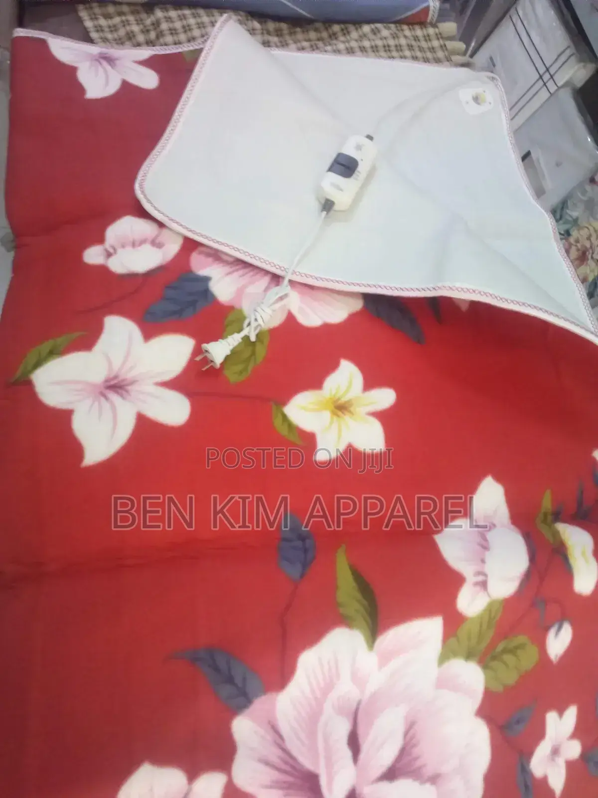 Red White Flowers Electric Heated Blanket 120cms by 150cms Flower's