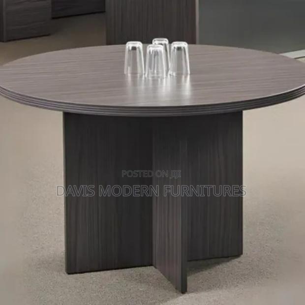 Round Meeting Table
