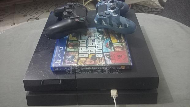 Playstation 4 - thumbnail 2