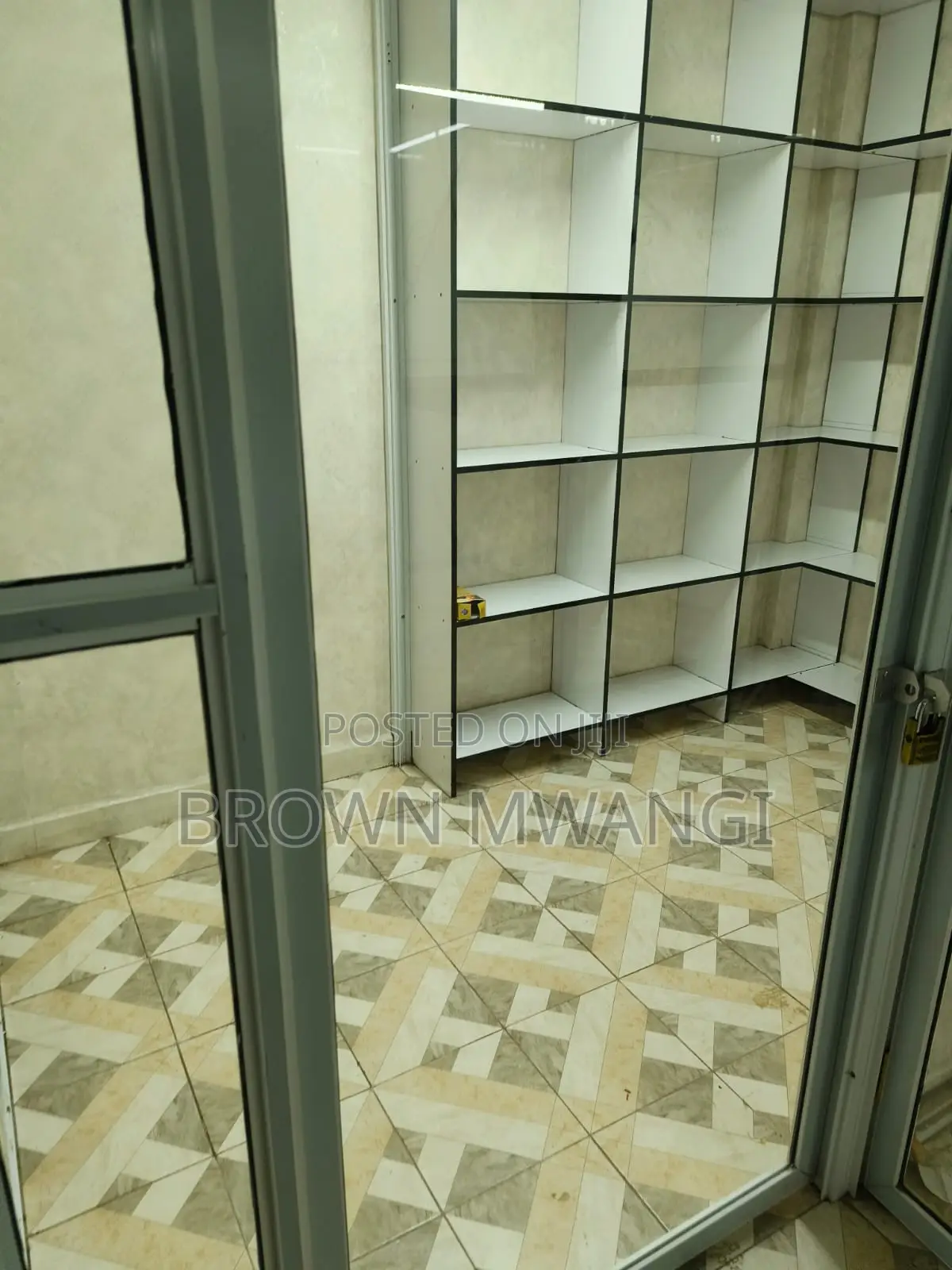 Shop Along Moi Avenue to Let KSHS 25,000 a Month