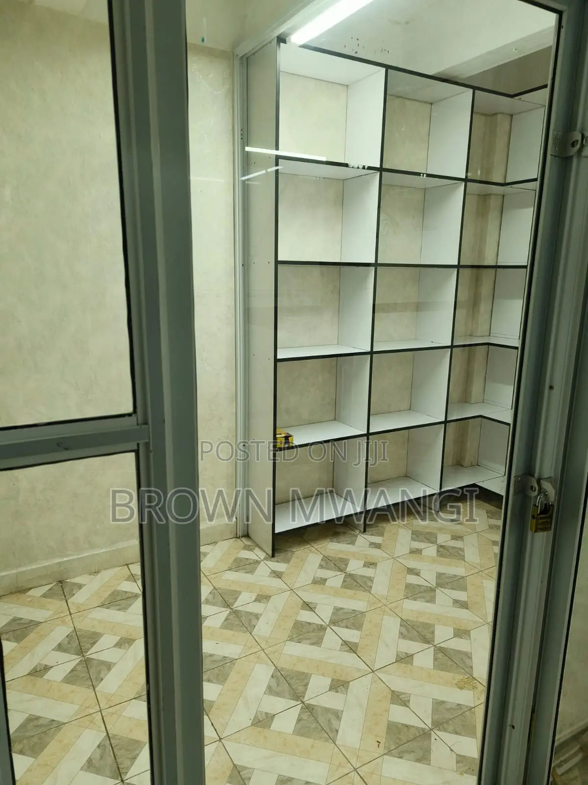 Shop Along Moi Avenue to Let KSHS 25,000 a Month