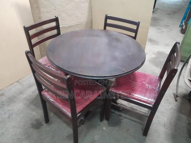 A 4-Seater Dining Table Set. - thumbnail 2