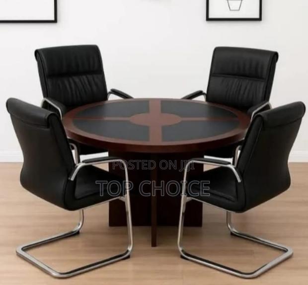 Round Boardroom Table - main view