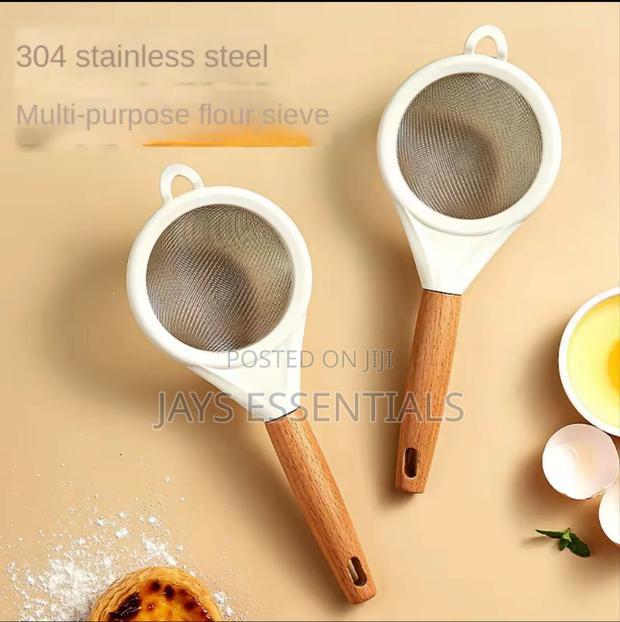Big Wooden Handle Mesh Kitchen Sieve - main view