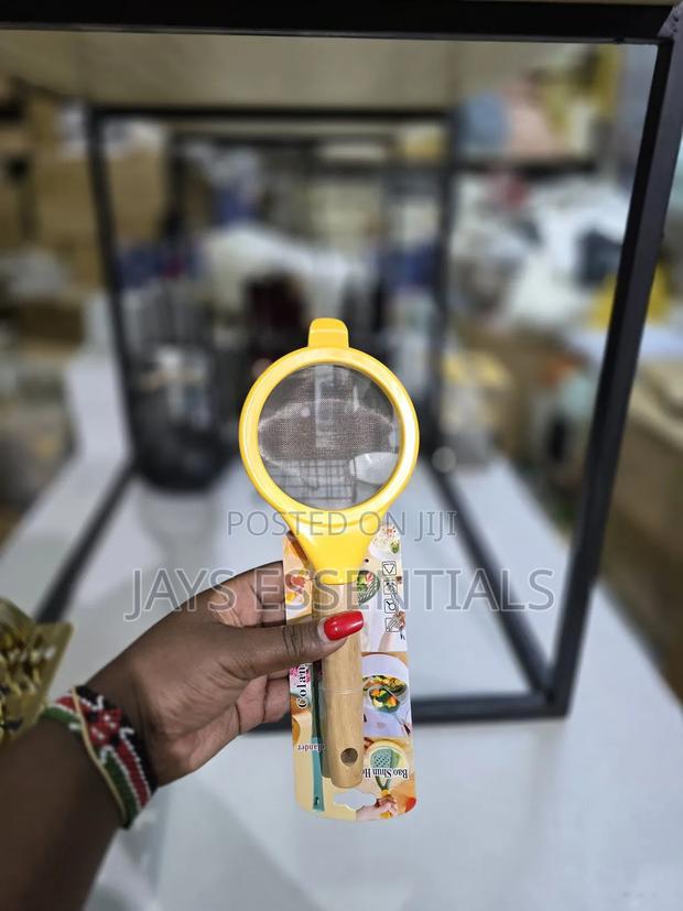 Big Wooden Handle Mesh Kitchen Sieve - thumbnail 5