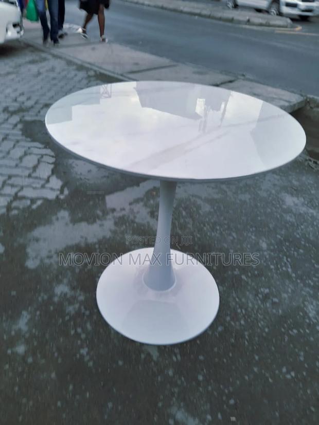 Round White Dinning Table - main view