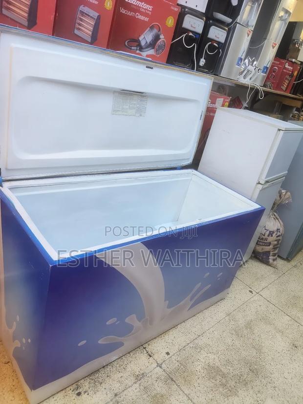 Well Maintained Chest Freezer - thumbnail 3