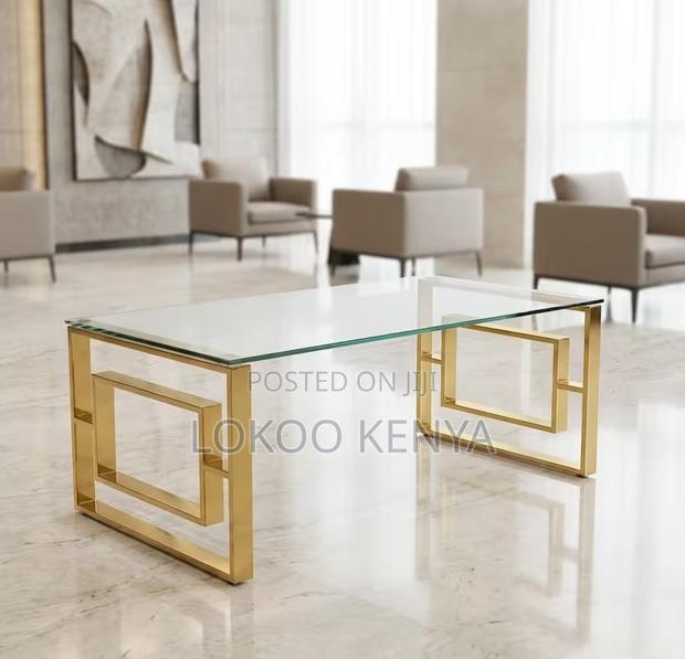 Coffee Table; Clear Glass Rectangular Modern Coffee Table - thumbnail 4