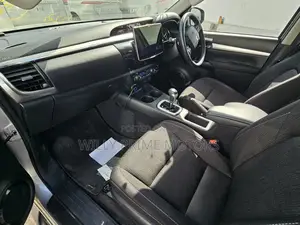 Toyota Hilux 2024 Silver