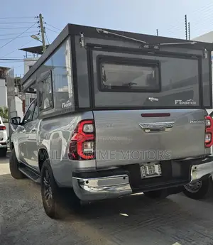 Toyota Hilux 2024 Silver
