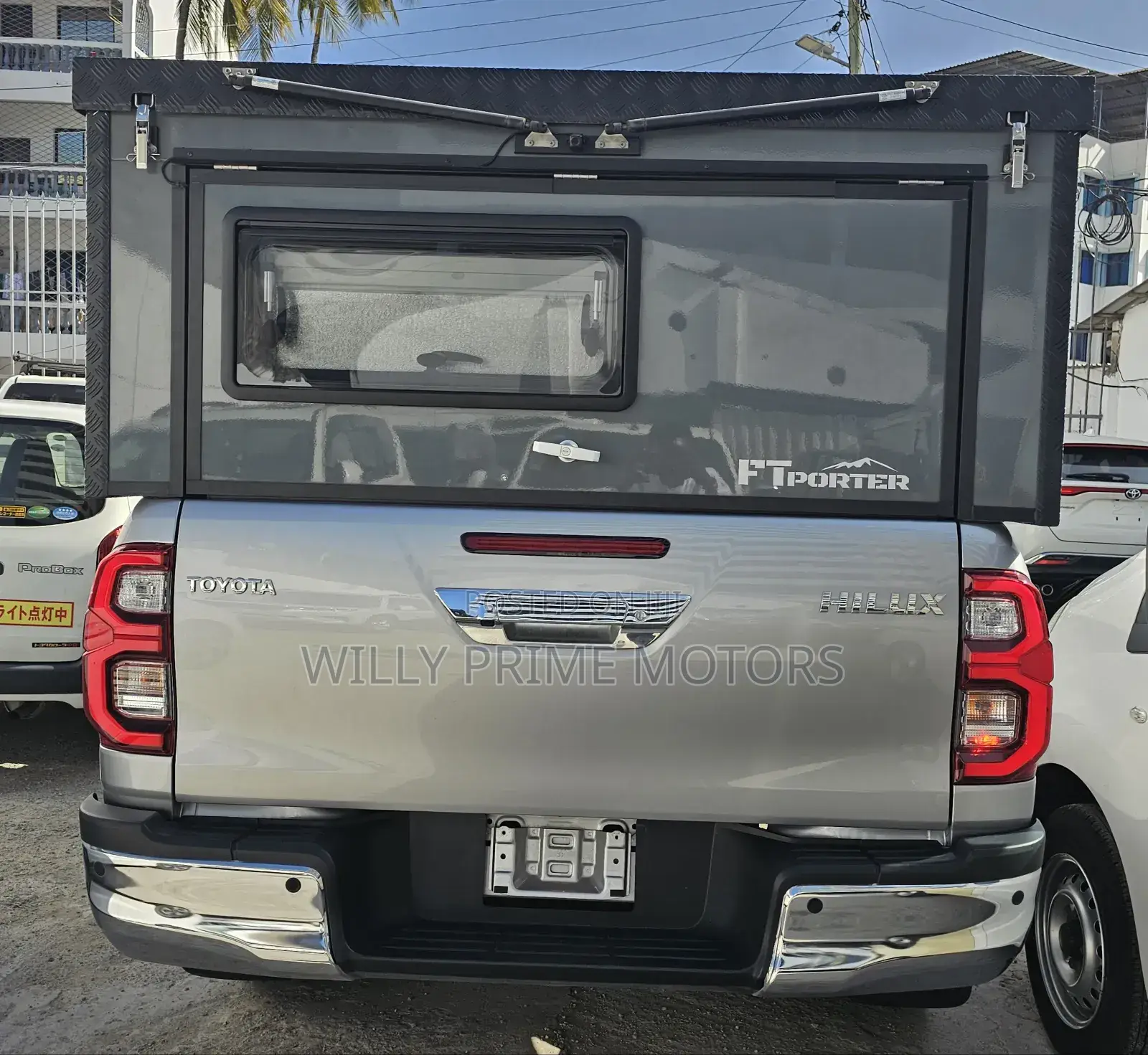 Toyota Hilux 2024 Silver