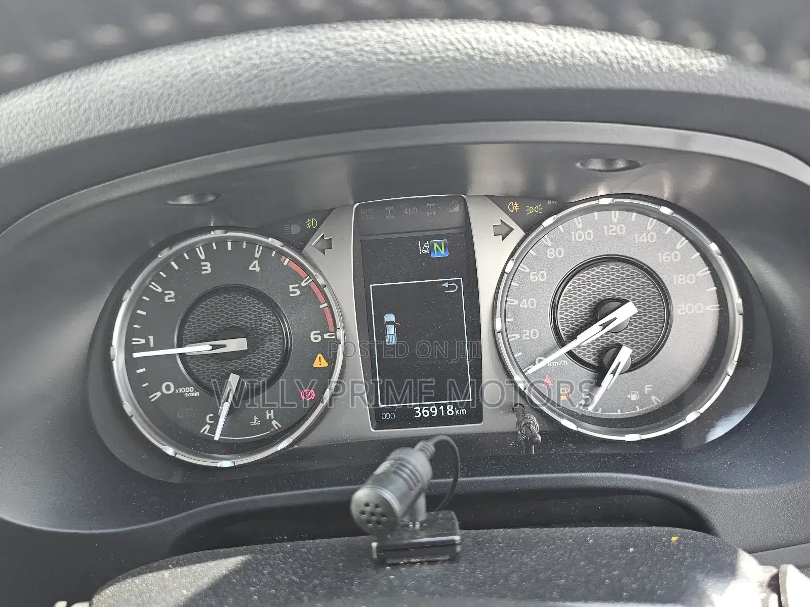 Toyota Hilux 2024 Silver