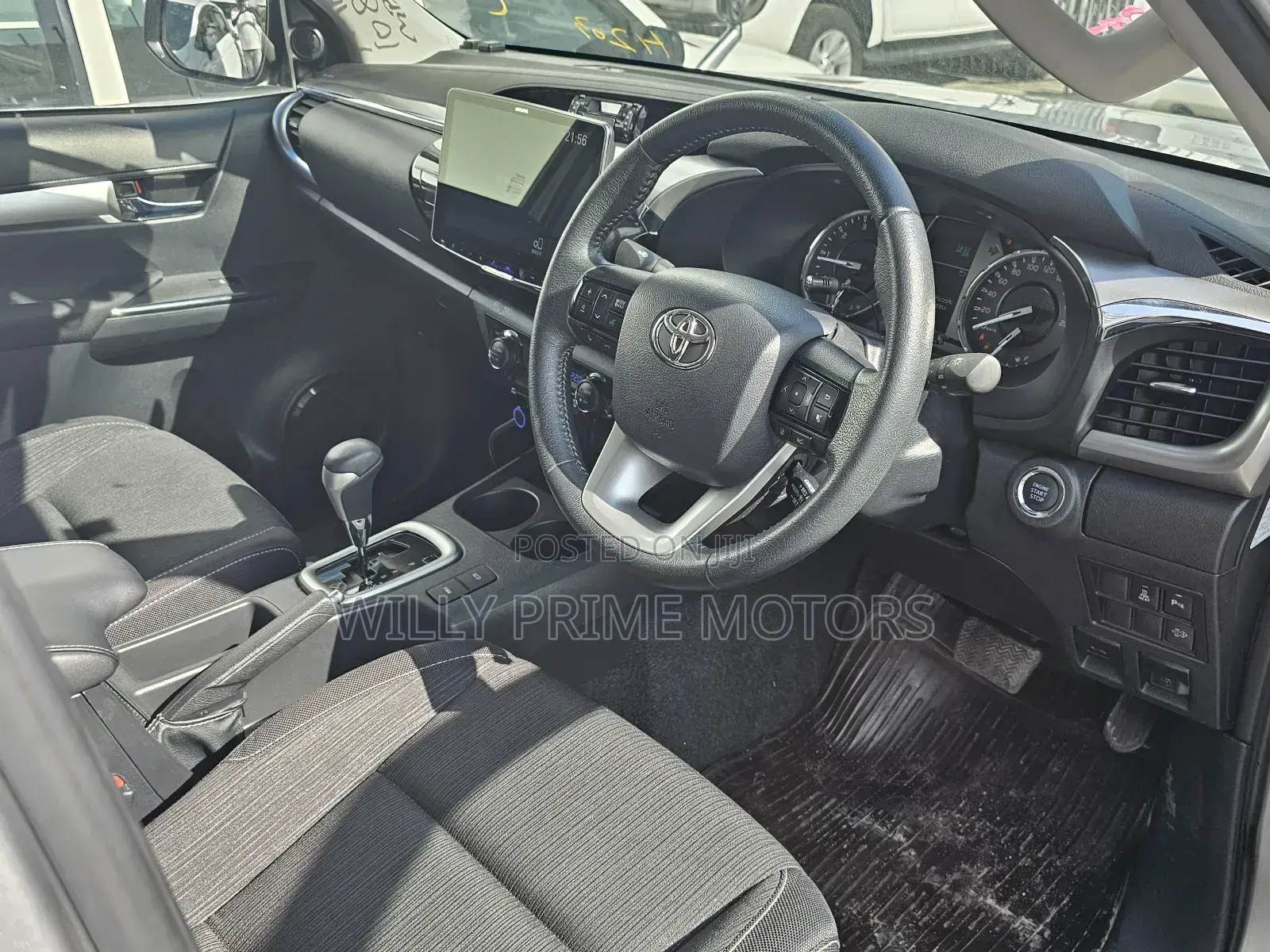 Toyota Hilux 2024 Silver