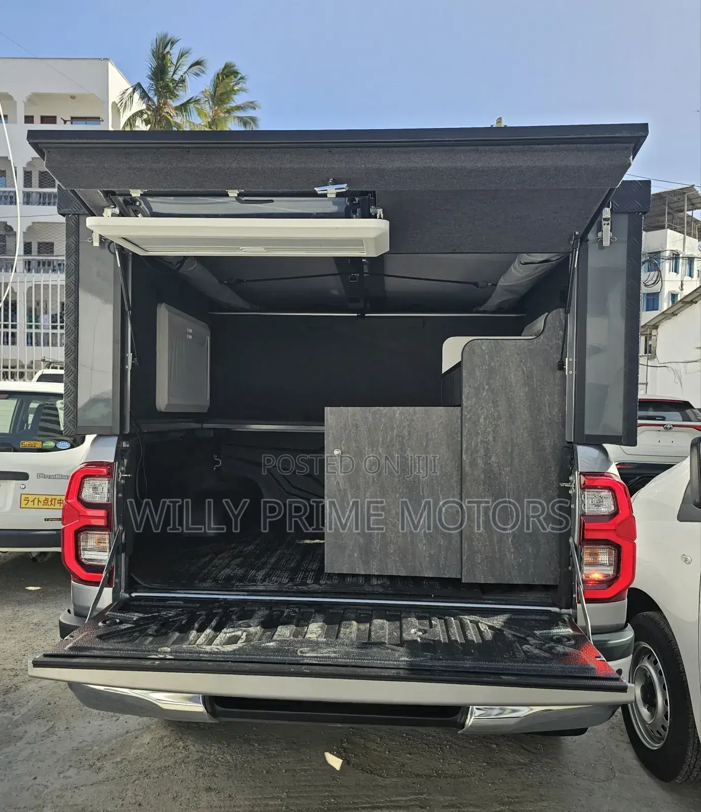 Toyota Hilux 2024 Silver