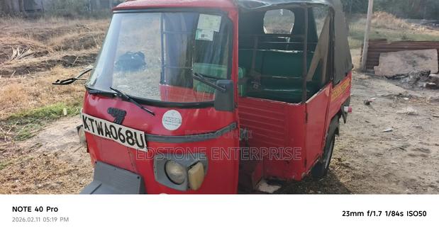 Piaggio 2013 Red - thumbnail 2