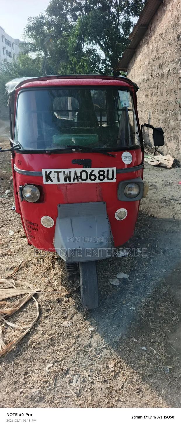 Piaggio 2013 Red - thumbnail 3