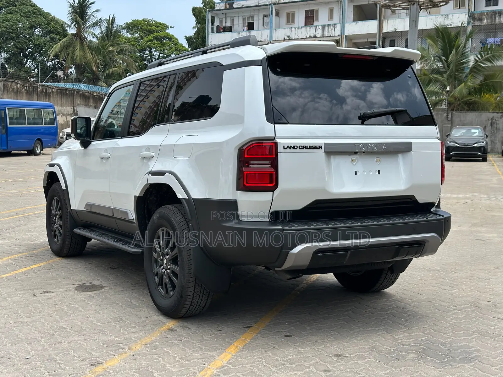 Toyota Land Cruiser Prado 2.7 2024 Pearl