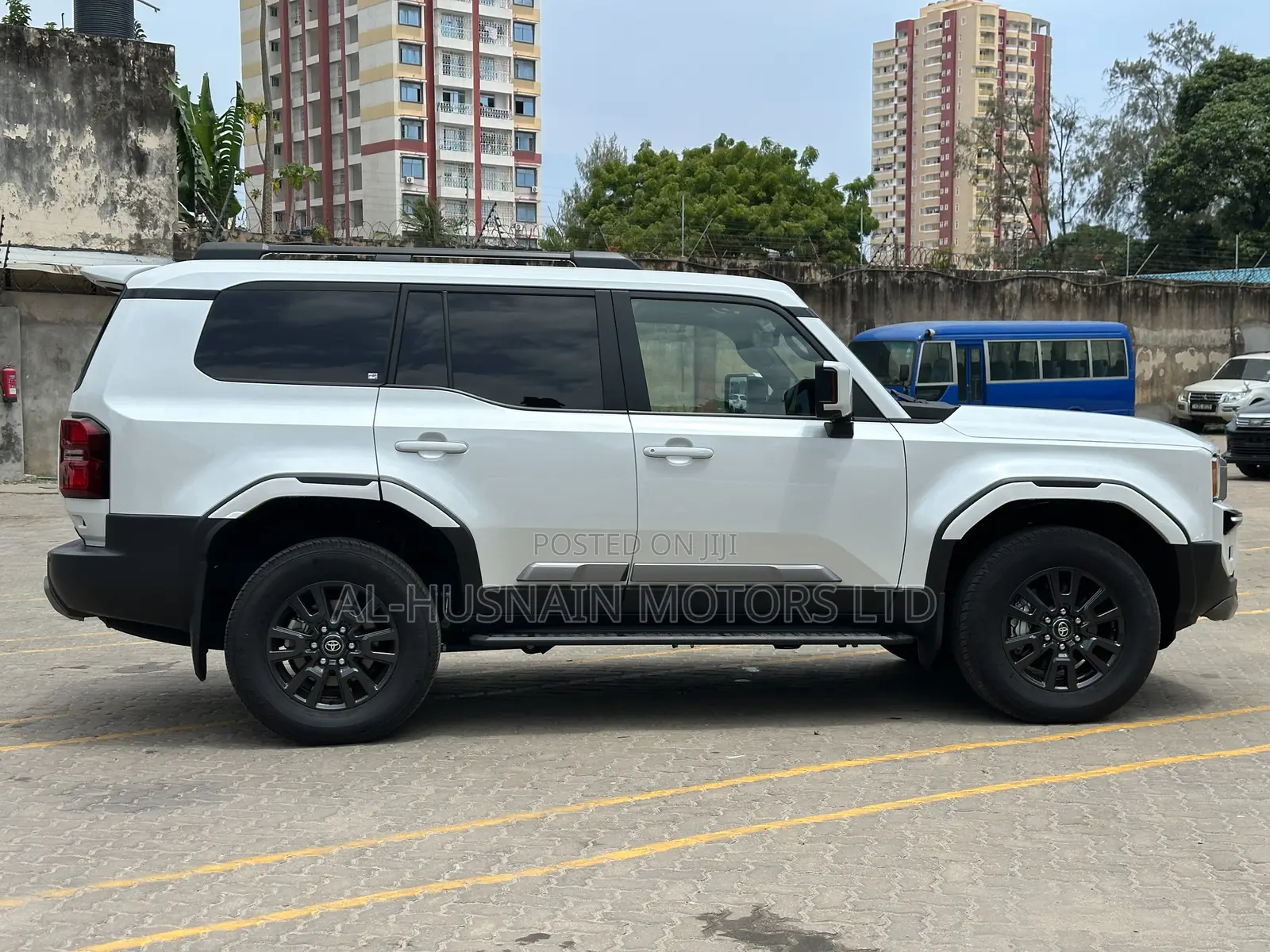 Toyota Land Cruiser Prado 2.7 2024 Pearl