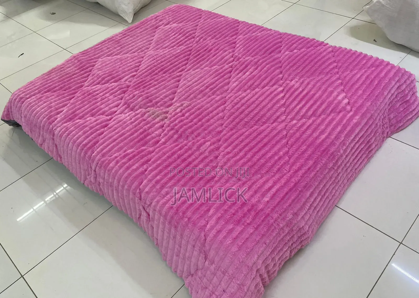 Faux Blanket Set – 2 Pillow Cases + 1 Bedsheet + Duvet –Pt