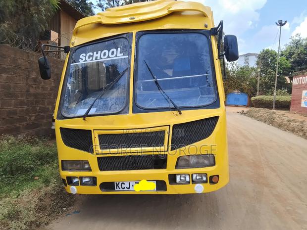 Isuzu FRR 2015 Yellow - main view
