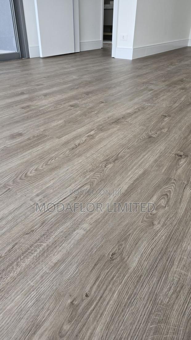 Laminate Vinyl Tiles – Water-Resistant Stylish - main view