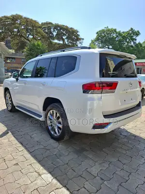 Toyota Land Cruiser 3.5 Petrol 4WD 2022 White