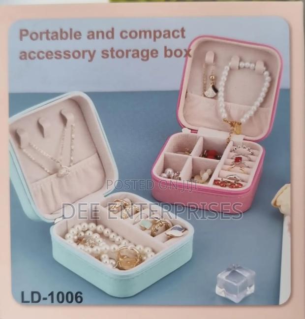 Portable Compact Beauty Accessory Storage Box