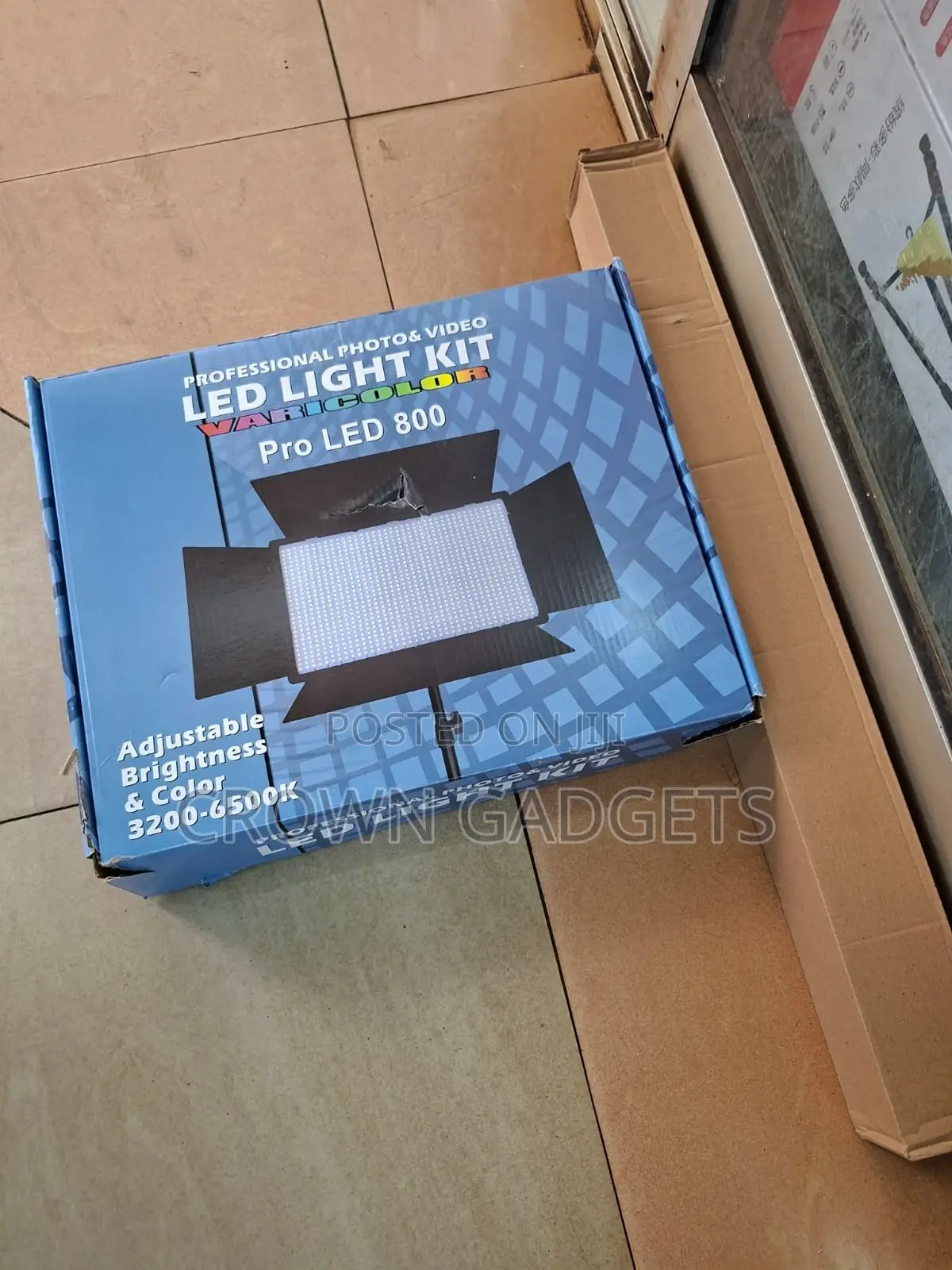 Varicolor Pro Led 800 Photo Video Light Kit With Stand