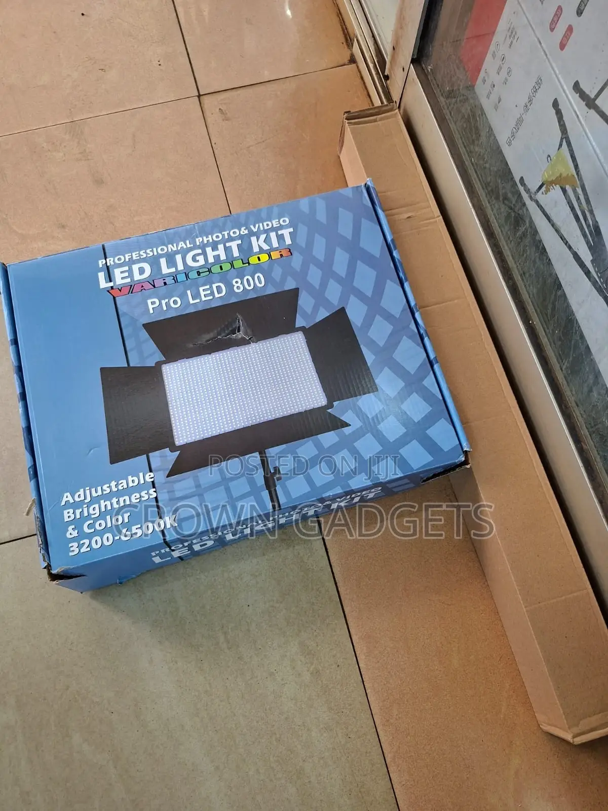 Varicolor Pro Led 800 Photo Video Light Kit With Stand