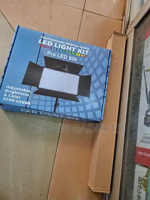 Led 800 Video Light Kit With Tripod Batteries