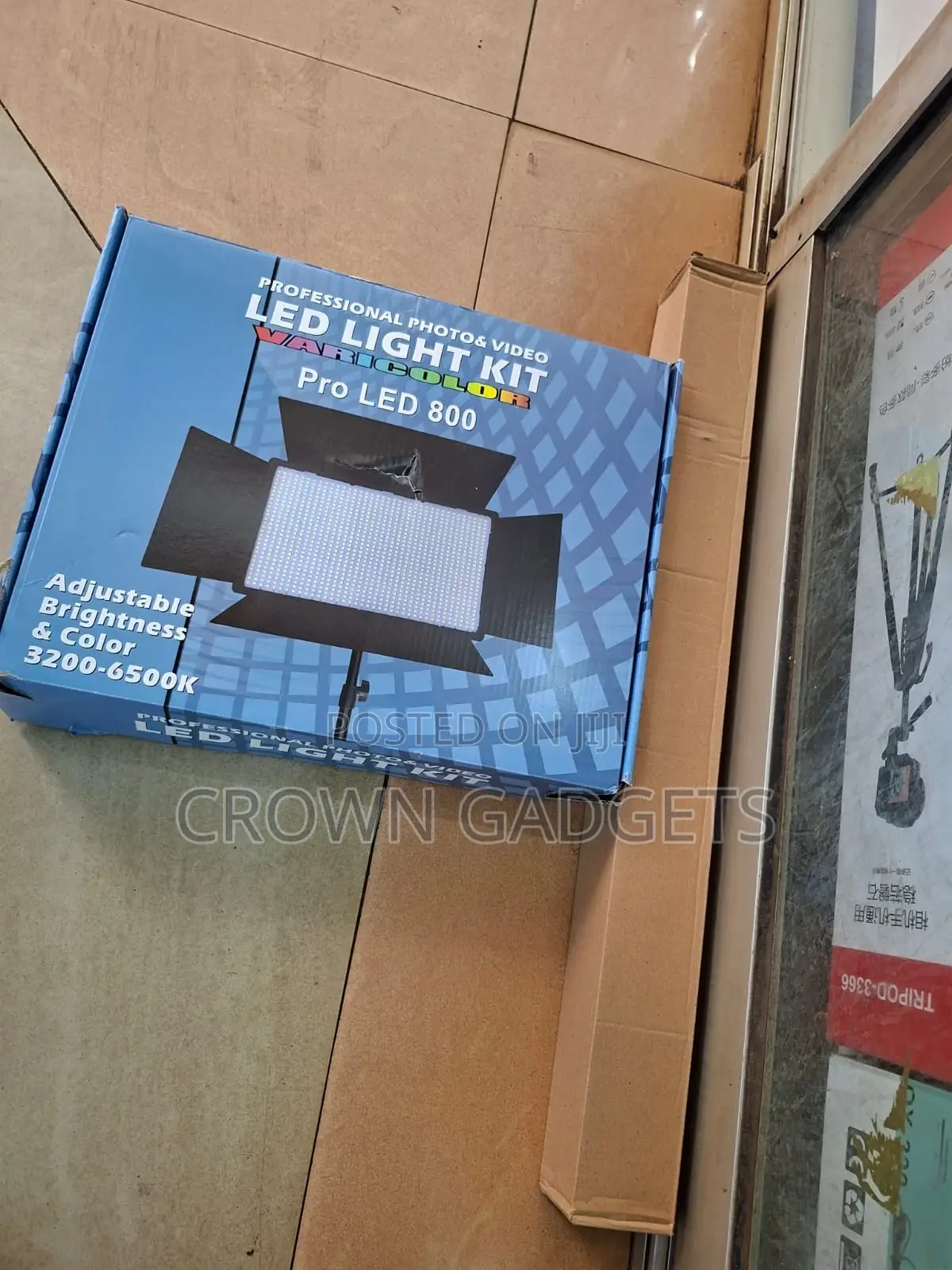 Led 800 Video Light Kit With Tripod Batteries