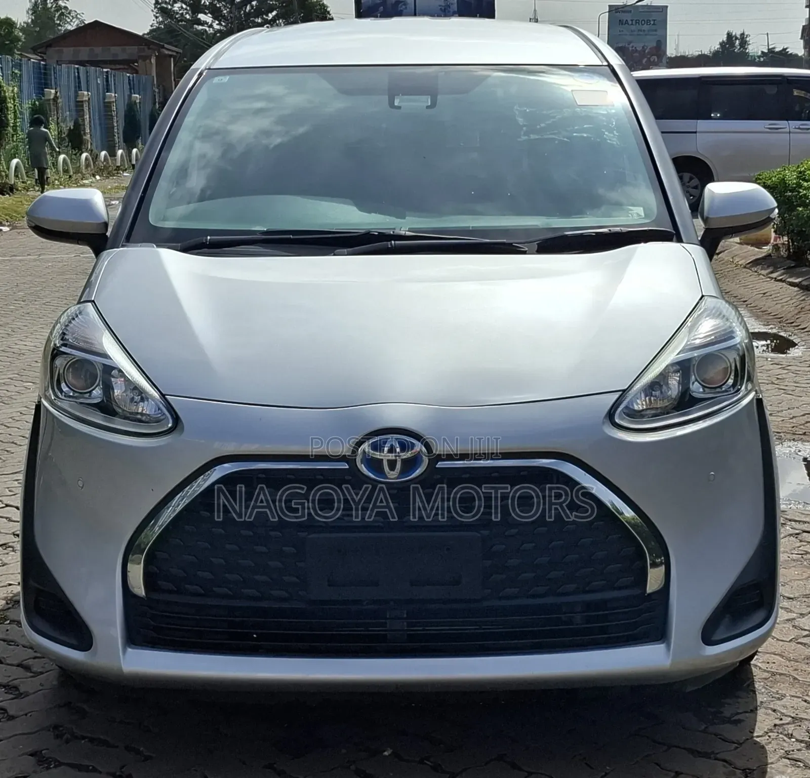 Toyota Sienta 2018 Silver