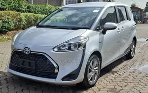Toyota Sienta 2018 Silver
