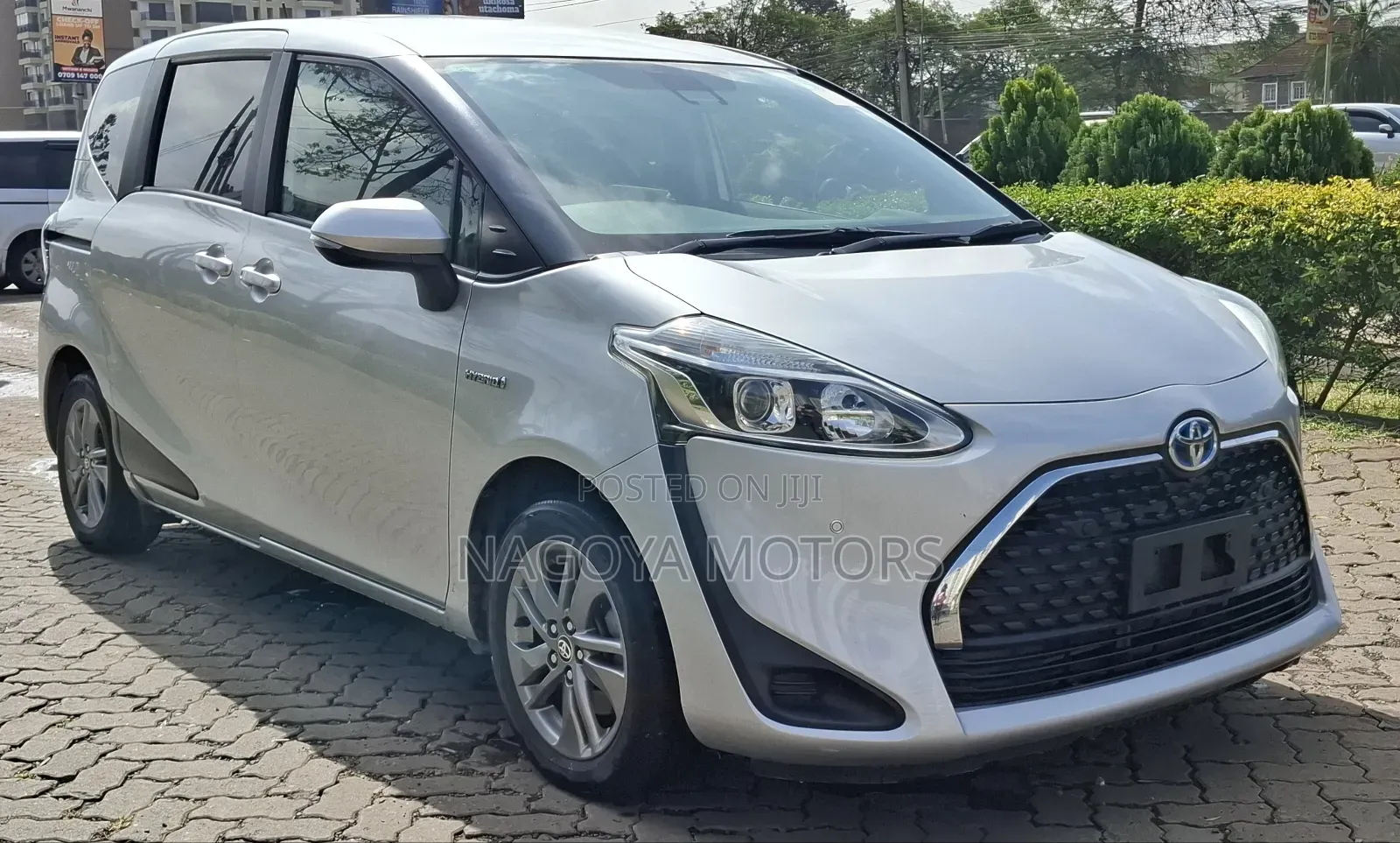 Toyota Sienta 2018 Silver