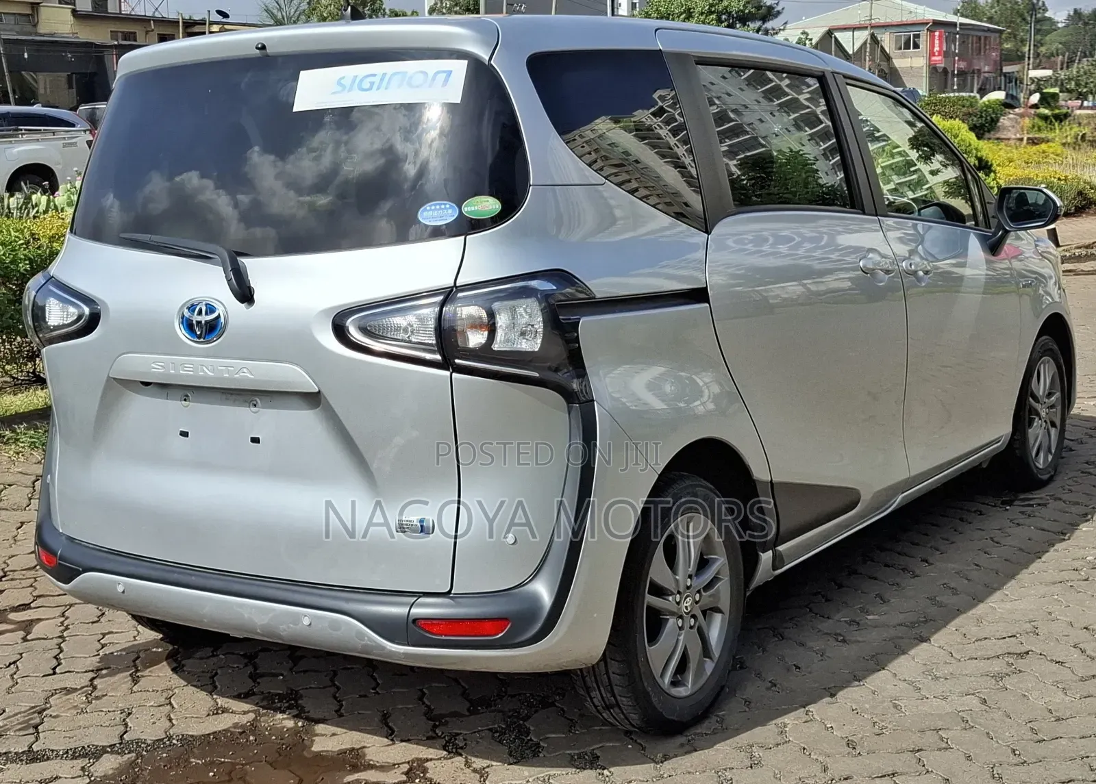 Toyota Sienta 2018 Silver