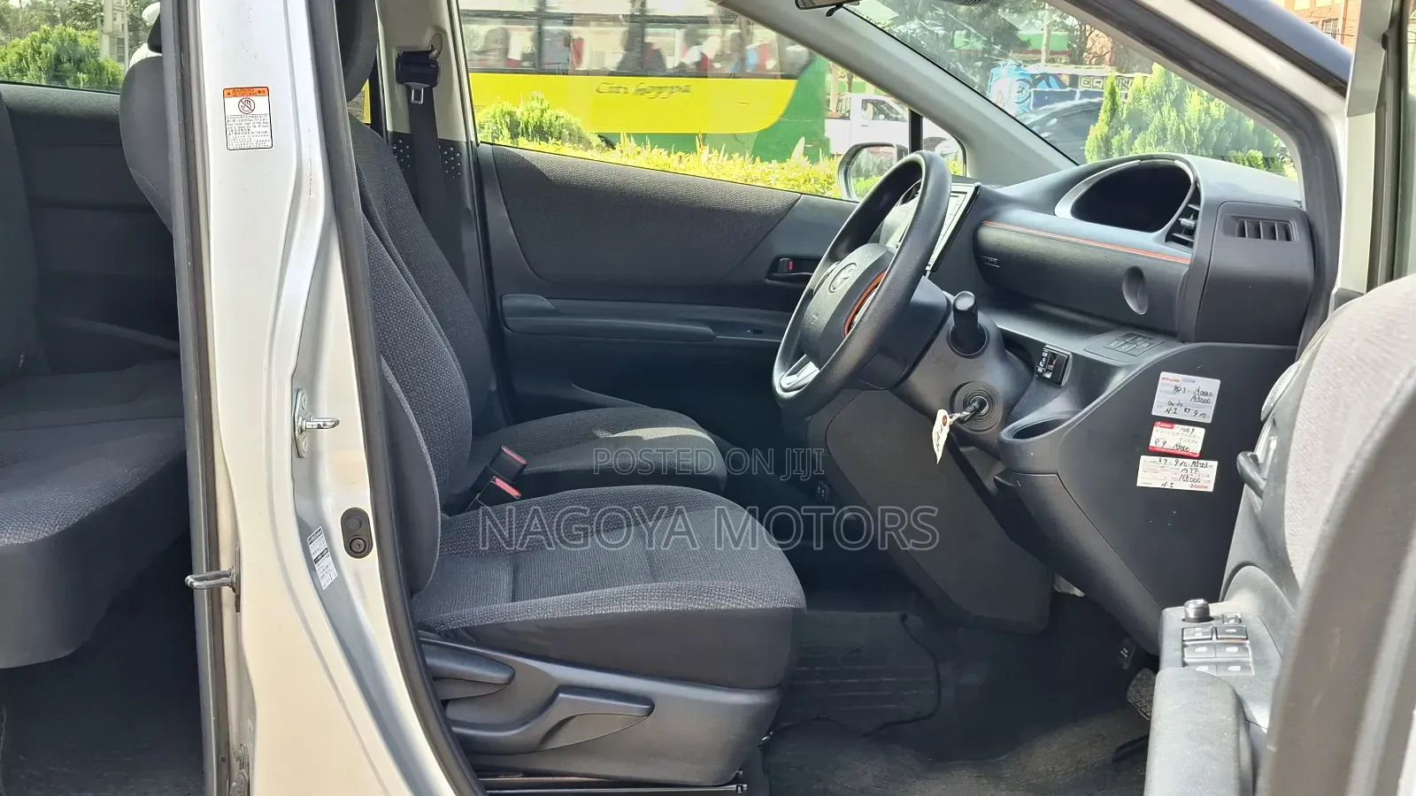 Toyota Sienta 2018 Silver