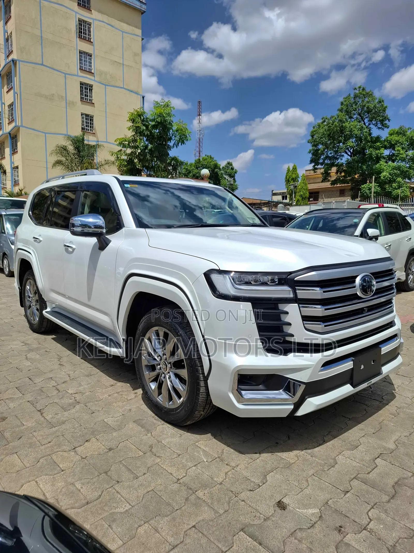 Toyota Land Cruiser LC300 2023 White