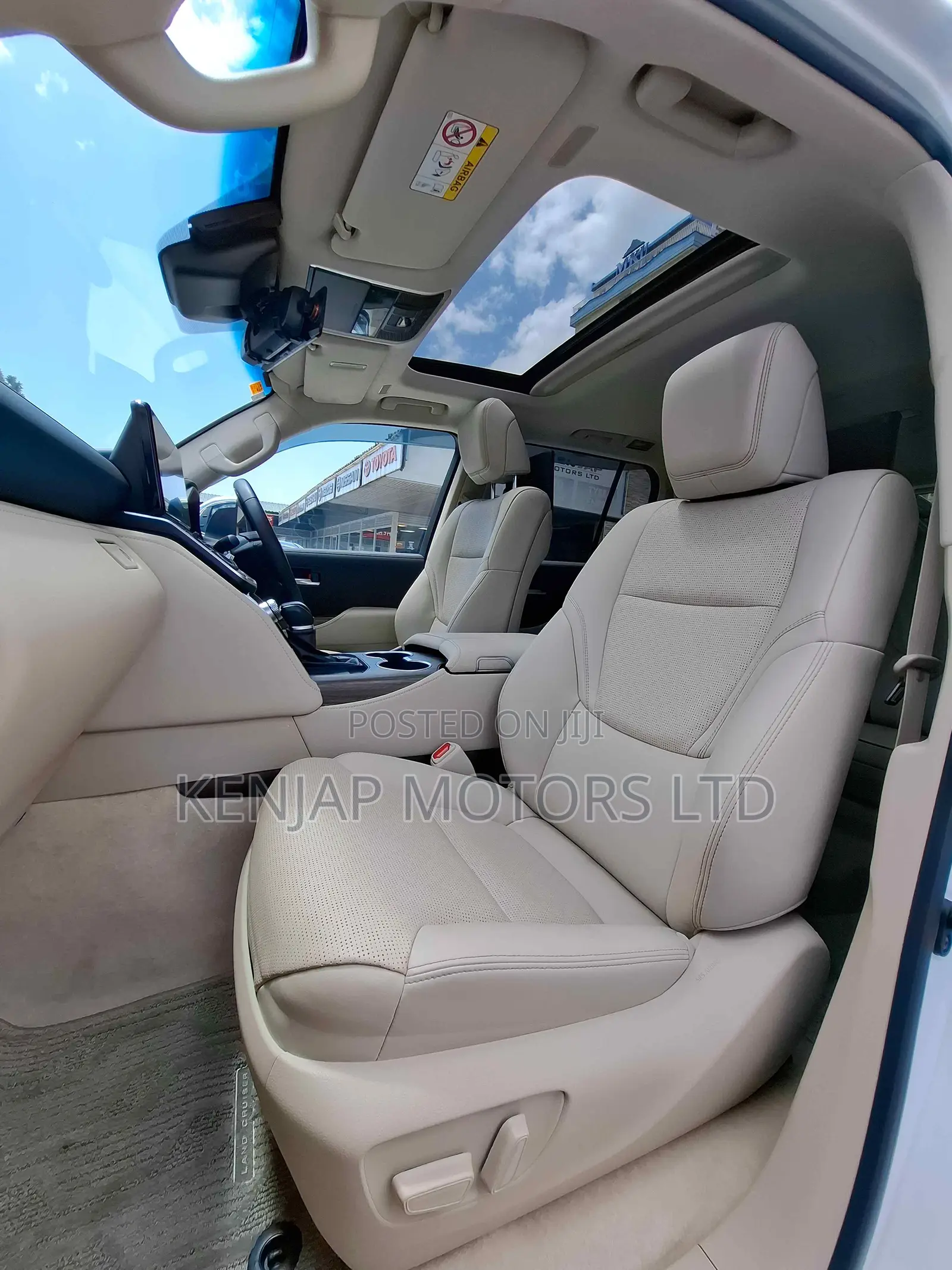 Toyota Land Cruiser LC300 2023 White