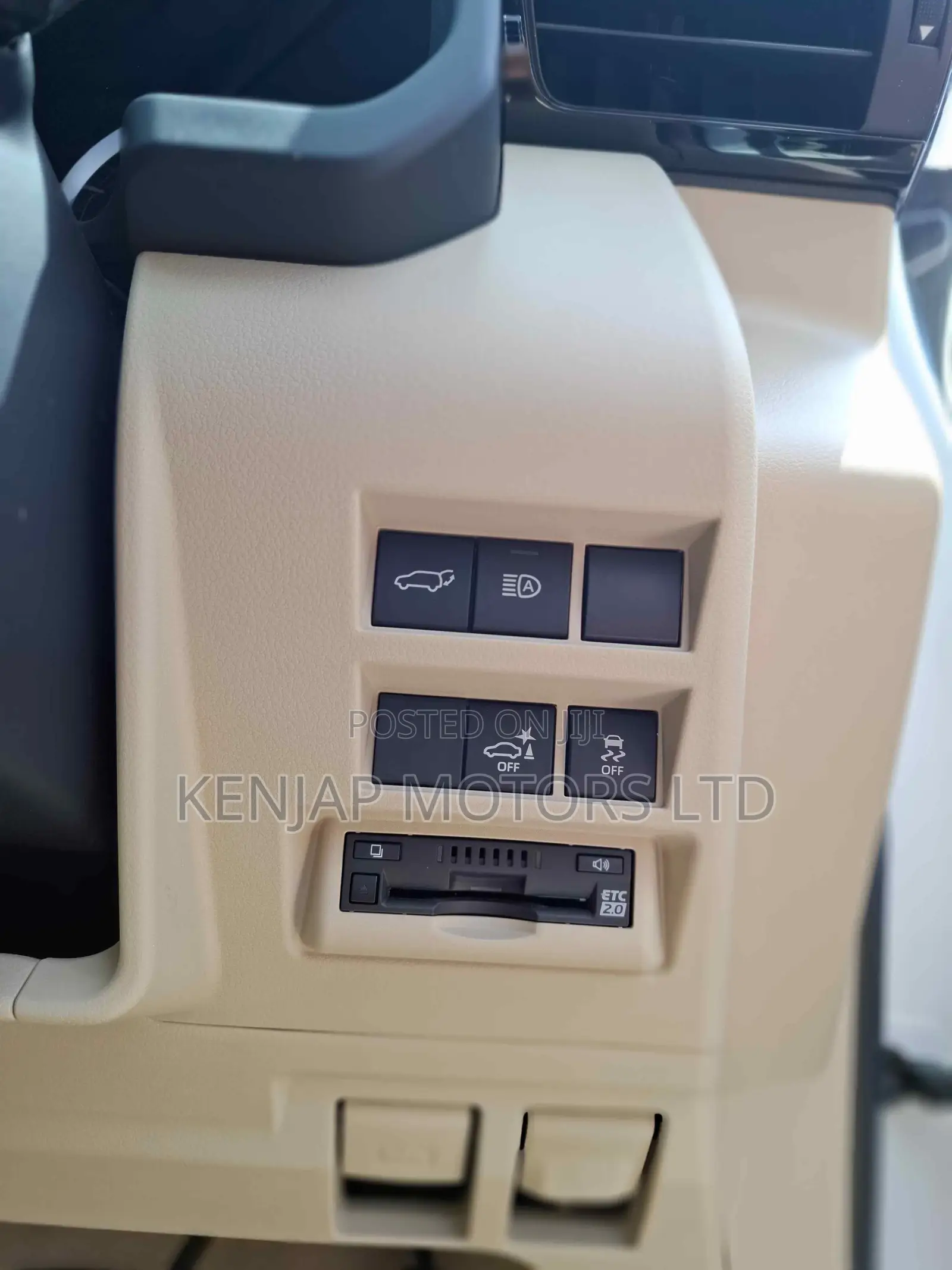Toyota Land Cruiser LC300 2023 White