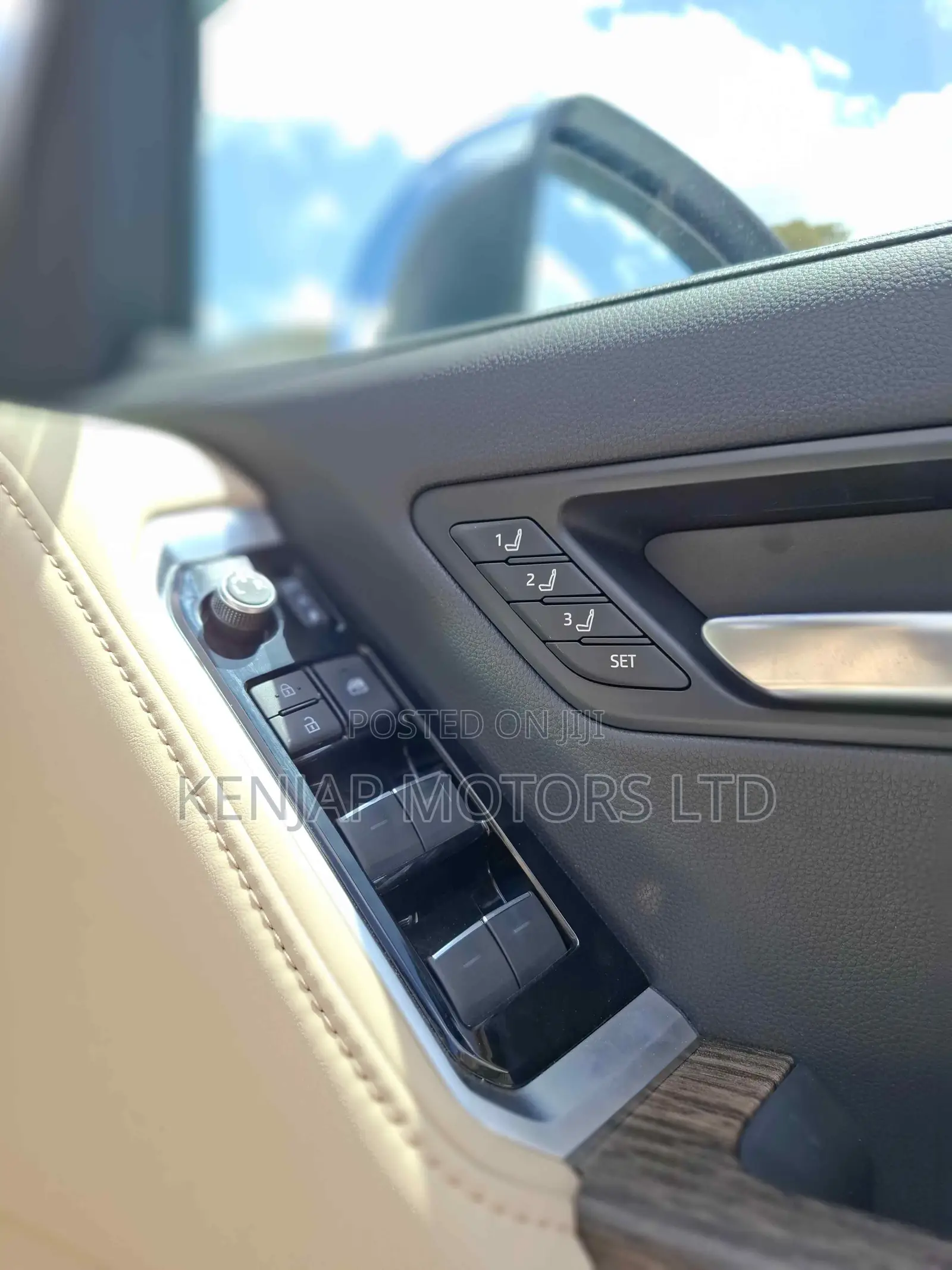 Toyota Land Cruiser LC300 2023 White