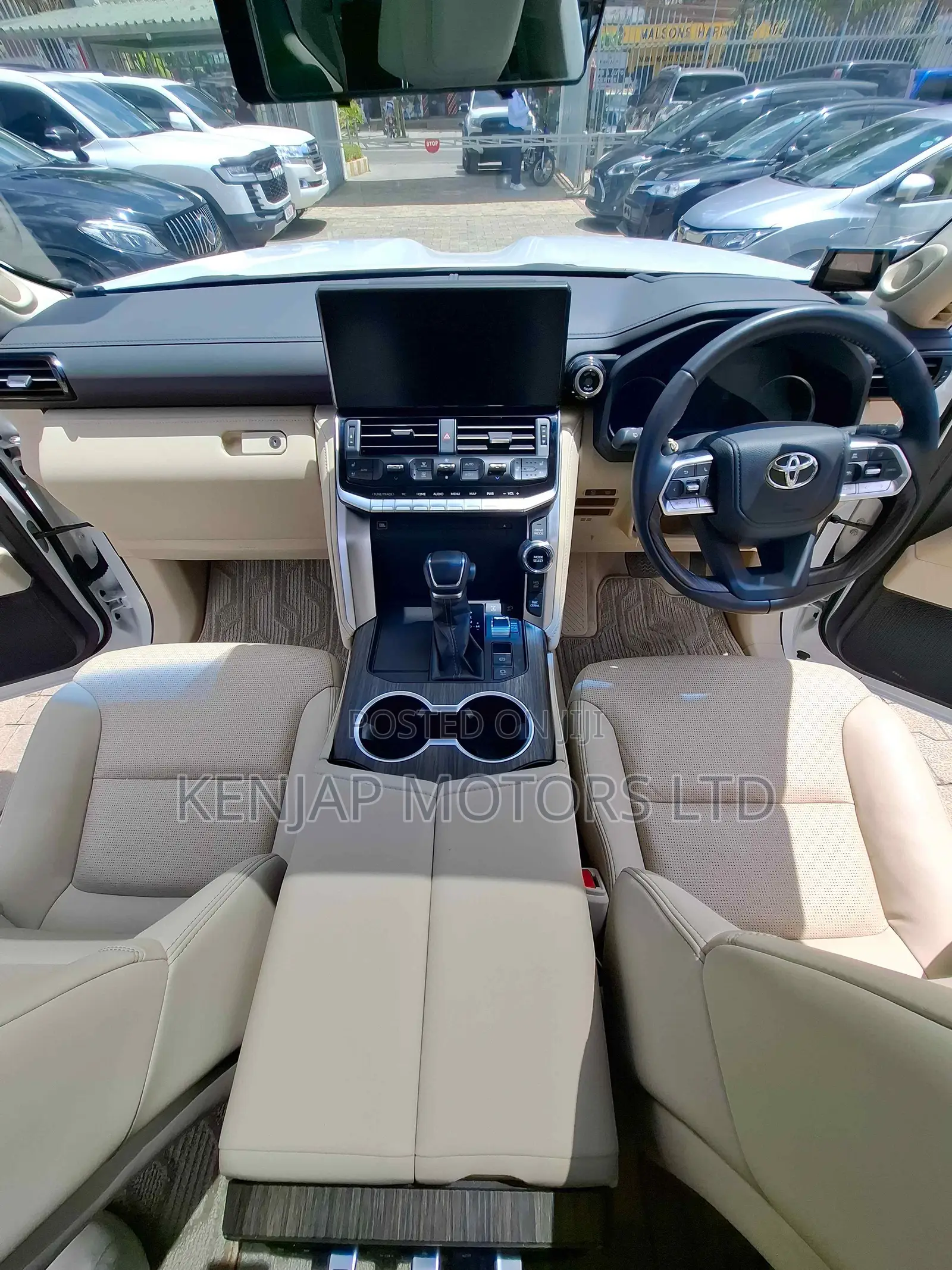 Toyota Land Cruiser LC300 2023 White