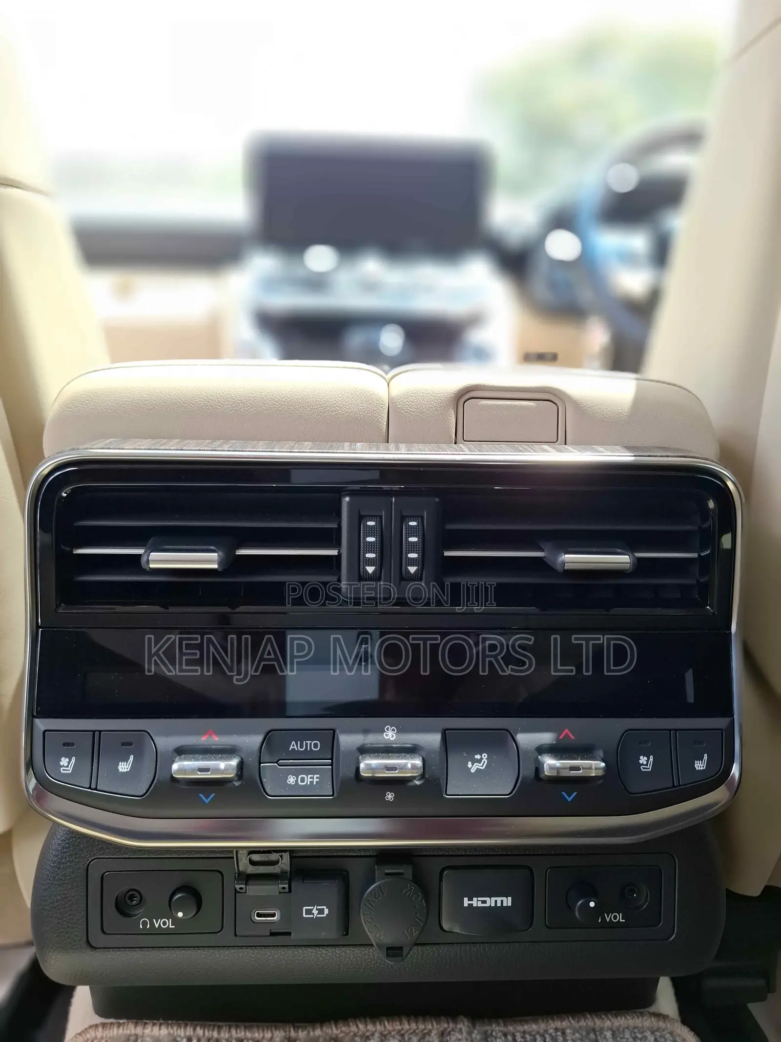 Toyota Land Cruiser LC300 2023 White
