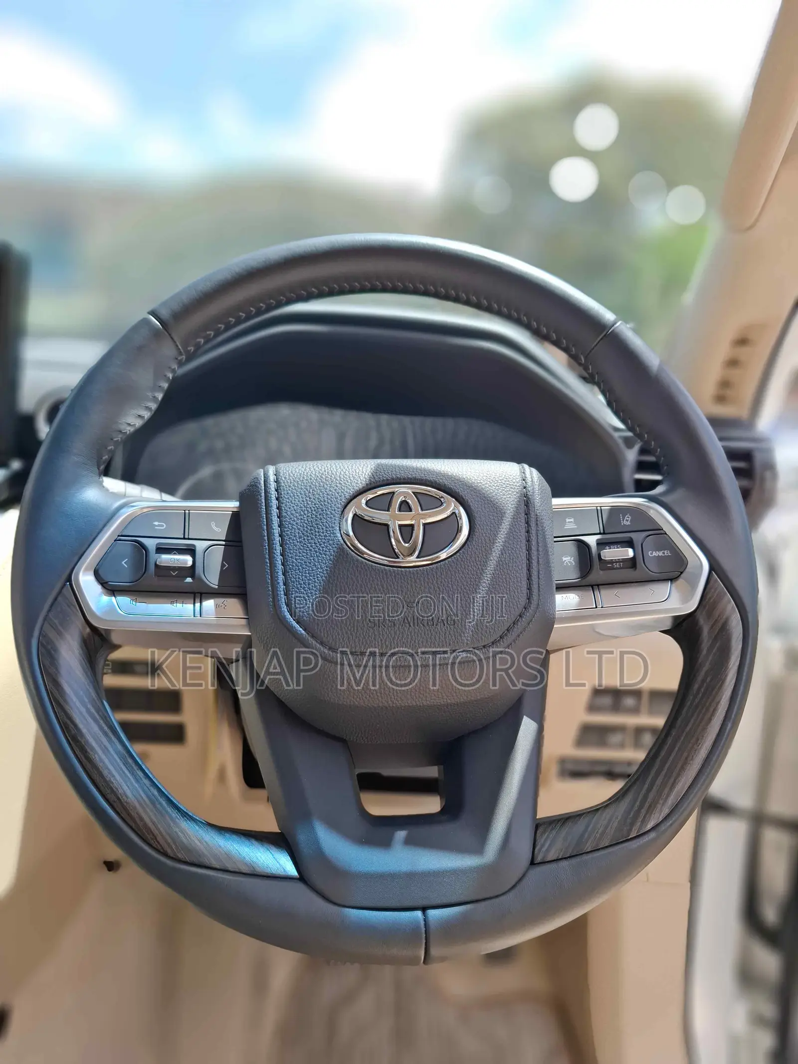 Toyota Land Cruiser LC300 2023 White