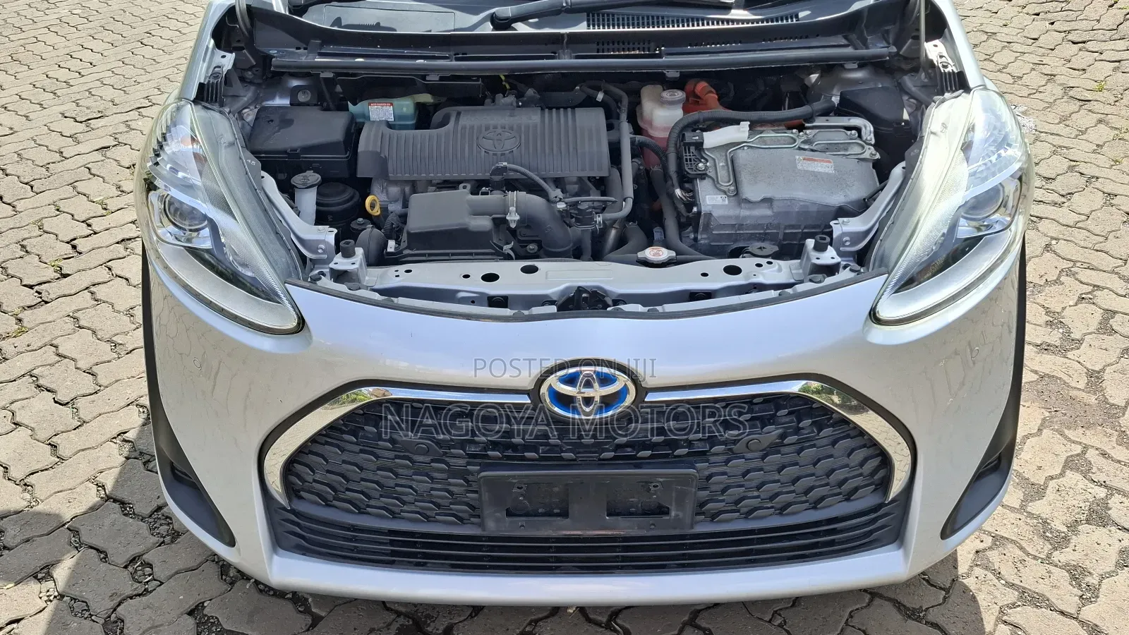 Toyota Sienta 2018 Silver