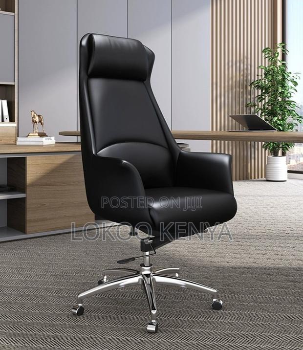 Office Chair; Black High Back Swivel Execitive Chair